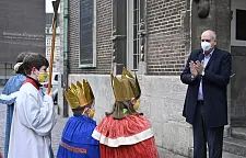 Bürgermeister Bovenschulte freut sich über das Engagement der Sternsinger