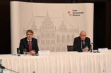 In einem Pressegespräch stellte Innensenator Mäurer den zukünftigen Leiter der Feuerwehr Bremen der Öffentlichkeit vor