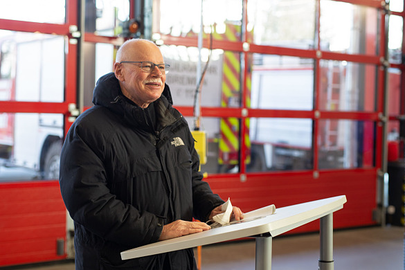 Innensenator Ulrich Mäurer übergibt offiziell das neue Feuerwehrhaus mit integrierter Polizeistation an die Nutzer