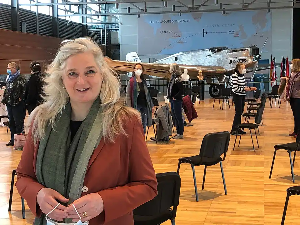 Bild Ulrike Petritzki nach ihrer Vorstellung in der Bremenhalle