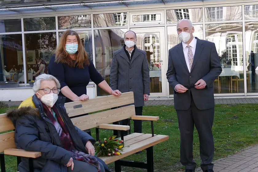 (v.l.n.r.) Ingeborg Fischer-Thein, Senatorin Anja Stahmann, Hans Horn (Leiter der Werkstatt Bremen), André Vater (Vorstandsvorsitzender der Bremer Heimstiftung)