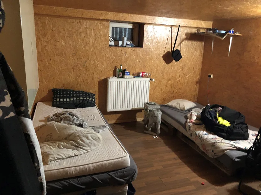 Unbewohnbarer Kellerraum.