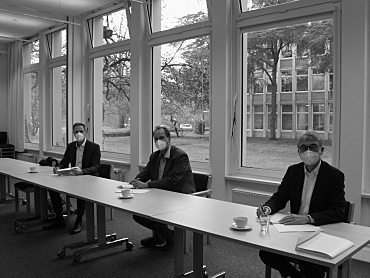 Das Foto zeigt (vlnr) Thorsten Spinn, David Geduldig und Joachim Ossmann bei der Vertragsunterzeichnung am Nachmittag