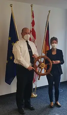Häfensenatorin Dr. Claudia Schilling mit Hafenkapitän Stephan Berger Foto: Senatorin für Wissenschaft und Häfen