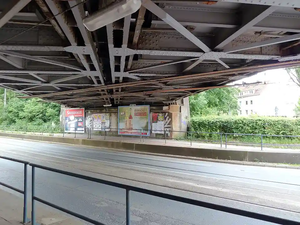 Die Eisenbahnüberführung Sebaldsbrücker Heerstraße hat das Ende ihrer technischen Nutzungsdauer erreicht und muss ersetzt werden (August 2018), © DB Netz AG