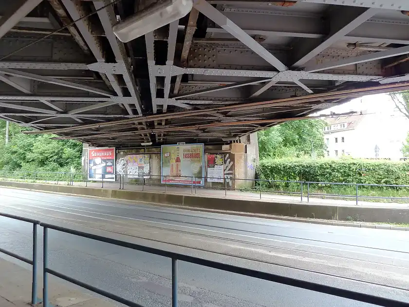 Die Eisenbahnüberführung Sebaldsbrücker Heerstraße hat das Ende ihrer technischen Nutzungsdauer erreicht und muss ersetzt werden (August 2018), © DB Netz AG