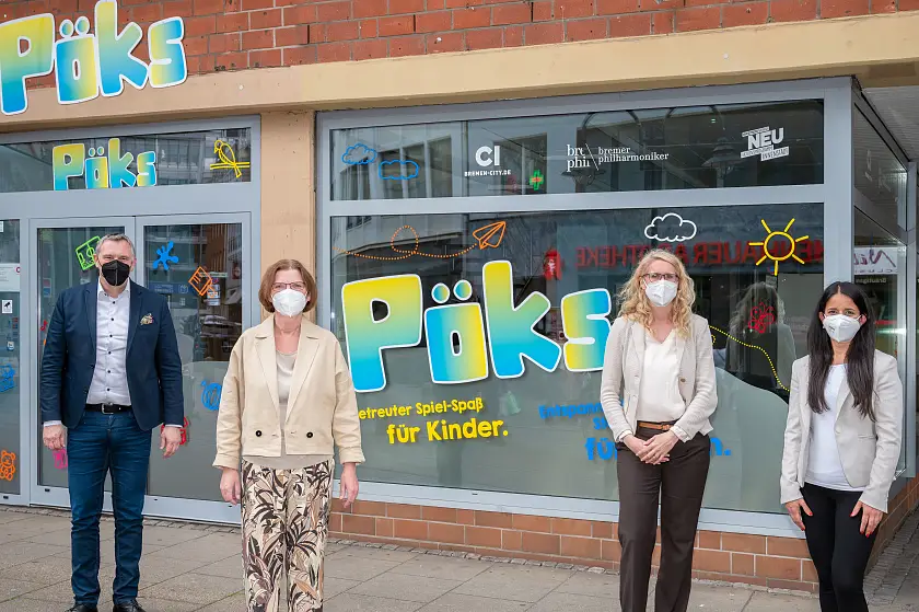 Jens Ristedt (Vorstandsvorsitzender CityInitiative Bremen Werbung e.V.), Senatorin Kristina Vogt, Carolin Reuther (Geschäftsführerin CityInitiative Bremen Werbung e.V.) und Maleni Piyasiri (Projektleitung CityInitiative Bremen Werbung e.V.)