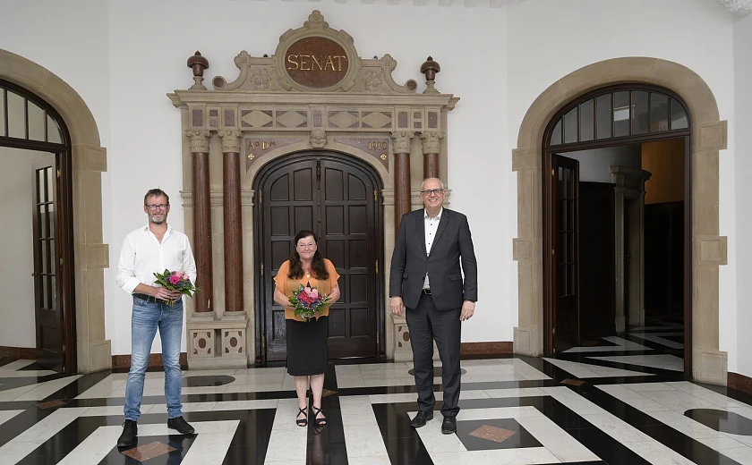 Ralf Möller zusammen mit Dr. Karin Mathes und dem Bürgermeister Dr. Andreas Bovenschulte. (v.l.n.r.) Foto: Senatspressestelle 