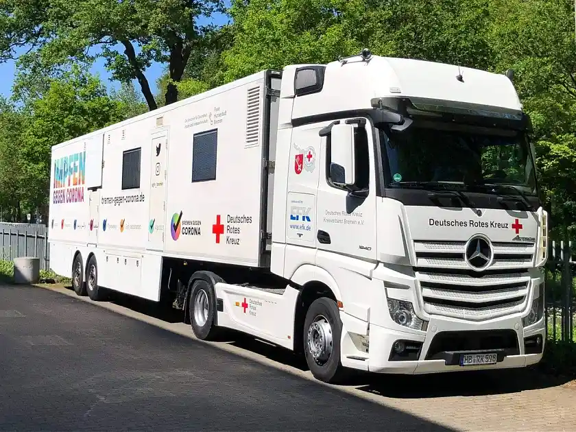 Das Impfmobil, noch am Impfzentrum. Foto: Peter Zeugträger (DRK)  