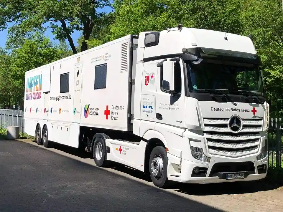 Das Impfmobil, noch am Impfzentrum. Foto: Peter Zeugträger (DRK)  