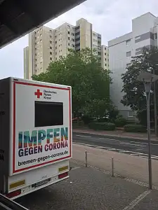 Das Impfmobil am Kulturbahnhof Vegesack vor der Grohner Düne. Foto: Herwig Renkwitz (DRK)