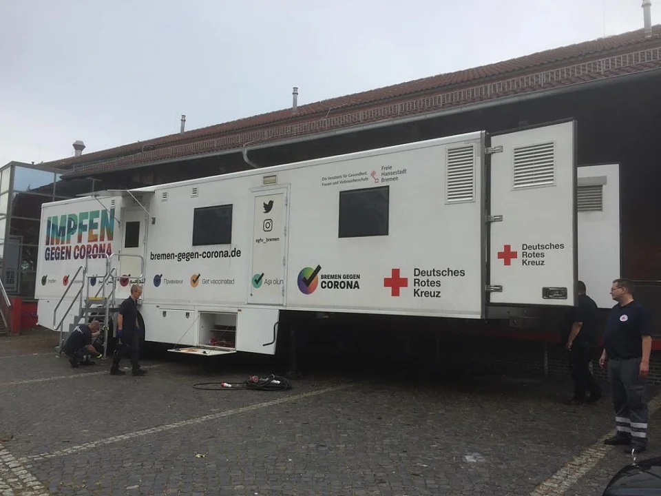 Das Impfmobil wird in Vegesack vorbereitet. Das Impfmobil wird in Vegesack vorbereitet. Foto: Herwig Renkwitz (DRK)