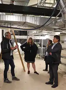  Architekt Uwe Janßen, Senatorin Anja Stahmann, Bäder-Geschäftsführerin Martina Baden, Finanzsenator Dietmar Strehl im zukünftigen Technikraum. (v.l.n.r.)