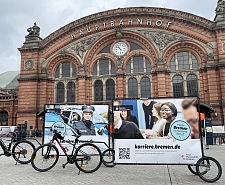 Fahrräder mit großen Plakaten, die das Karriereportal der Freien Hansestadt Bremen bewerben Foto: Der Senator für Finanzen