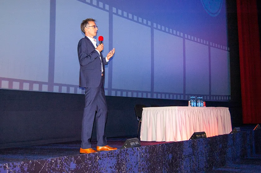 Staatsrat Dr. Martin Hagen begrüßt die neuen Auszubildenden. Foto: Senator für Finanzen