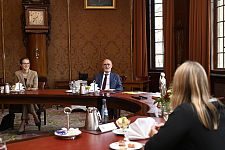 Der Botschafter des Königreichs Belgien, Geert Muylle, im Gespräch mit Bürgermeisterin Dr. Maike Schaefer. Foto: Senatskanzlei