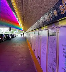 Der Friedenstunnel in Bremen: Die Bremer Künstlerin Regina Heygster hatte die Idee, den Rembertitunnel zu einem Symbol des Frieden künstlerisch umzugestalten. Von der ersten Idee bis heute vergingen 20 Jahre. Foto: Senatspressestelle