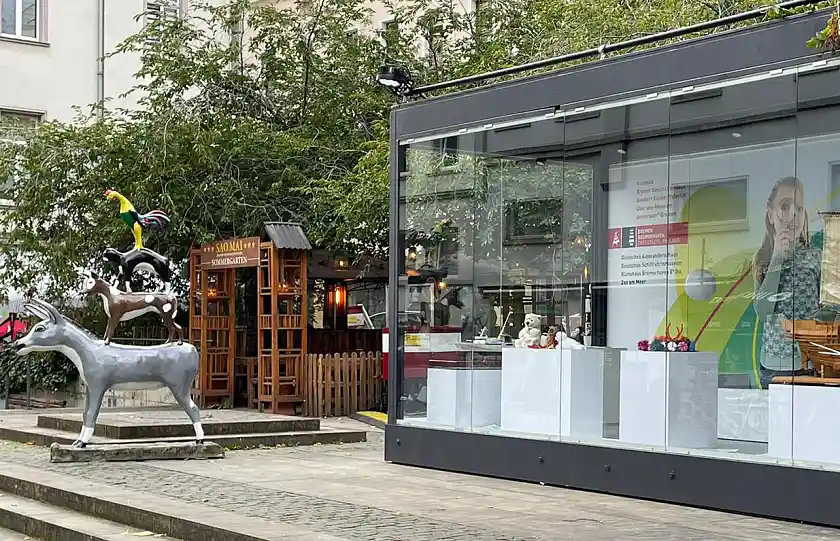 Gläserner Ausstellungs-Container des Landes Bremen  Foto: WFB