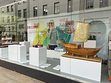 Gläserner Ausstellungs-Container des Landes Bremen  Foto: WFB