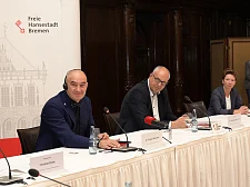 Der neue Mehrheitsgesellschafter, Dr. Serguei Beloussov, bei der heutigen Pressekonferenz. Foto: Senatspressestelle