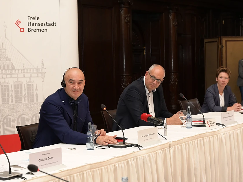 Der neue Mehrheitsgesellschafter, Dr. Serguei Beloussov, bei der heutigen Pressekonferenz. Foto: Senatspressestelle