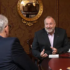 Nic Van der Marliere, Generaldelegierter der belgischen Region Flandern, im Gespräch mit Bürgermeister Andreas Bovenschulte. Foto: Senatspressestelle