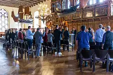 Staatsrat Dr. Martin Hagen vereidigt die dual Studierenden. Foto: Finanzressort