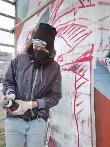 Josephine Bruse als freischaffende Künstlerin bei der Arbeit. Foto: Josephine Bruse