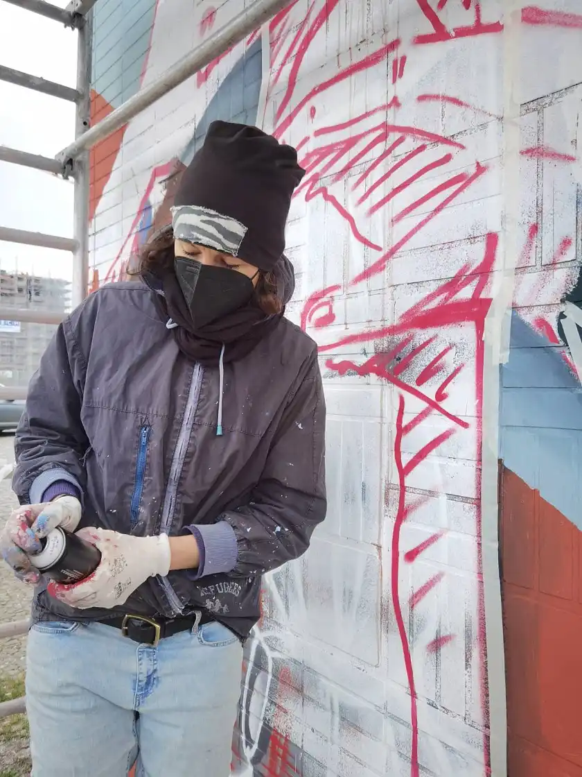 Josephine Bruse als freischaffende Künstlerin bei der Arbeit. Foto: Josephine Bruse