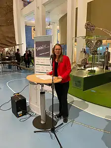 Kinder- und Bildungssenatorin Sascha Aulepp bei der Tagung "Schule MIT Wissenschaft". Foto: Kinder und Bildung