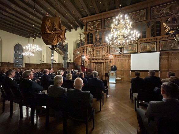 Volles Haus in der Oberen Rathaushalle - unter 3G-Regeln fand der 100. Geburtstag des Weserbund e.V. statt. Foto: Senatspressestelle