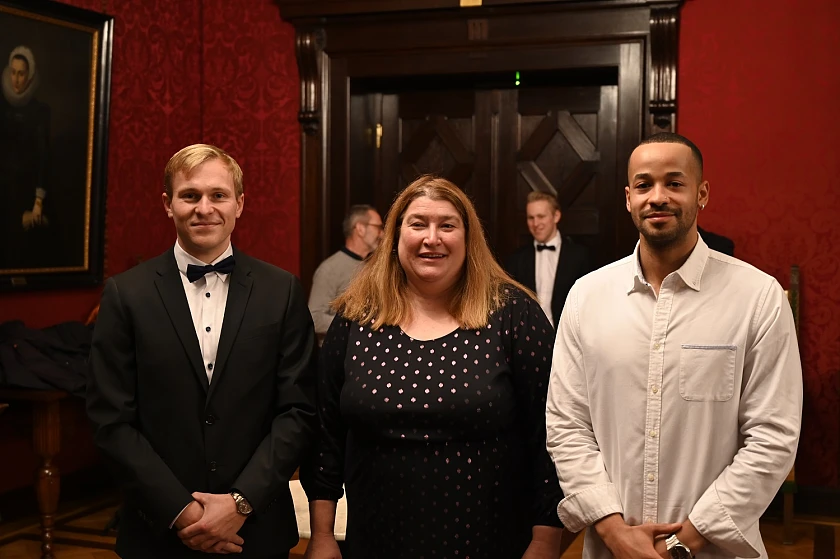 Sportsenatorin Anja Stahmann mit dem Paralympics-Olympionike Leon Schäfer (rechts) und dem Wildwasserrennsport-Europameister Marcel Paufler (links). Foto: Senatspressestelle