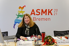 Sozialsenatorin Anja Stahmann als Vorsitzende der ASMK während der Sitzung. Foto: Sozialressort
