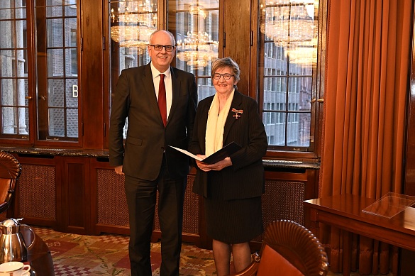 Die Galeristin Katrin Rabus und Bürgermeister Dr. Andreas Bovenschulte. Foto: Senatspressestelle