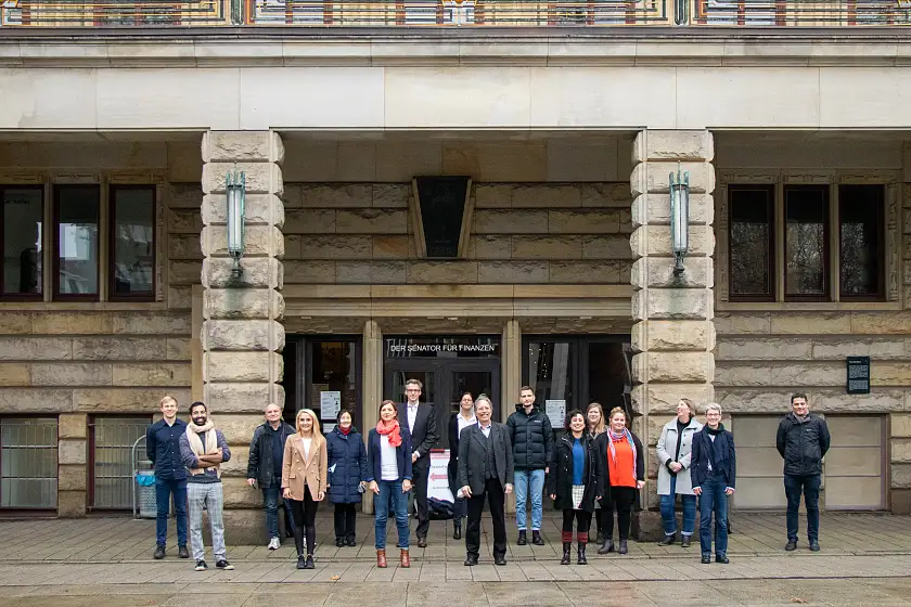 Teilnehmende des vierten Ausbildungsjahrgangs Diversity Management mit Staatsrat Dr. Martin Hagen (hinten mittig). Foto: Finanzressort