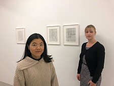 Künstlerin und Kuratorin: Myong-Hee Ki und Julika Wagner (Kuratorin), Künstlerhaus Bremen 2021 Foto: Nadja Quante 