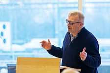 Justizstaatsrat Björn Tschöpe dankte den Absolventinnen für ihre Berufswahl. Foto: Justizressort