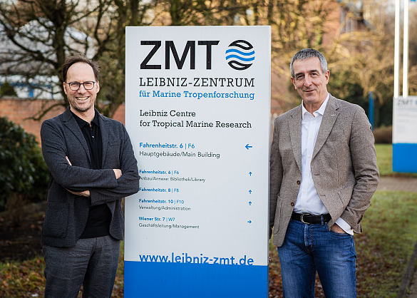 Die Geschäftsführung des Leibniz-Zentrums für Marine Tropenforschung (ZMT) in Bremen besteht jetzt aus Prof. Dr. Raimund Bleischwitz, wissenschaftlicher Geschäftsführer (links im Bild), und Dr. Nicolas Dittert, kaufmännischer Geschäftsführer (rechts im Bild). Foto: Jan Meier, ZMT