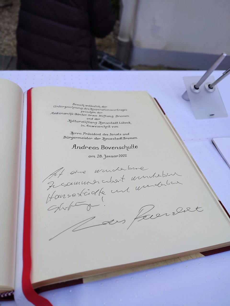 Die Eintragung Bovenschultes im Goldenen Buch Lübecks. Foto: Hansestadt Lübeck