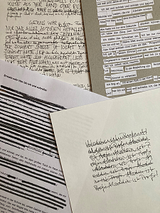 Für ihre Textvariationen probierte Reichelt verschiedene Möglichkeiten aus. Foto: Raja Löbbe