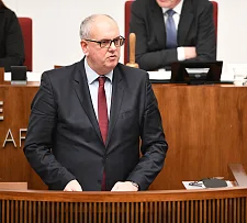 Bürgermeister Bovenschulte hält eine Regierungserklärung vor der Bremischen Bürgerschaft. Foto: Bremische Bürgerschaft | Ingo Charton