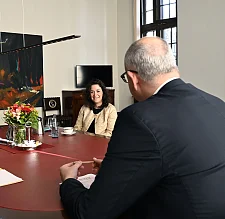 Bürgermeister Dr. Andreas Bovenschulte empfing die neue Staatsministerin im Bundeskanzleramt, Sarah Ryglewski, in seinem Amtszimmer. Foto: Senatpressestelle