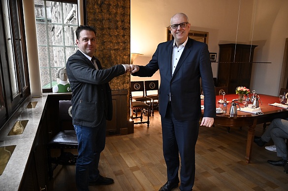 Der Bremer DGB-Vorsitzende Dr. Ernesto Harder (links) mit Bürgermeister Dr. Andreas Bovenschulte. Foto: Senatspressestelle