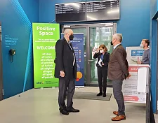 Der Eingangsbereich der vhs: Hier sind alle willkommen. Foto: vhs Bremen