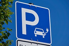Schilder wie diese soll es deutlich häufiger an Bremer Straßen geben. Foto: distelAPPArath, pixabay