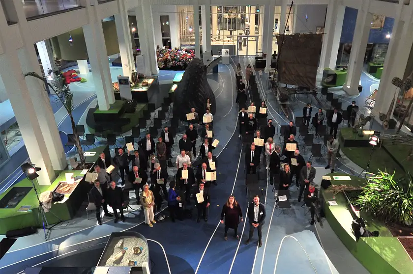 In der exotischen Atmosphäre des Übersee-Museums hat Sportsenatorin Anja Stahmann am späten Mittwochabend die Leistungen von Bremens Spitzensportlerinnen und Spitzensportlern mit einem Senatsempfang gewürdigt.  Foto: Soziales