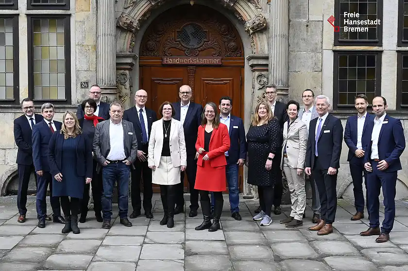 Der Senat und Vorstand und Geschäftsführung der Handwerkskammer vor der gemeinsamen Sitzung. Foto: Senatspressestelle