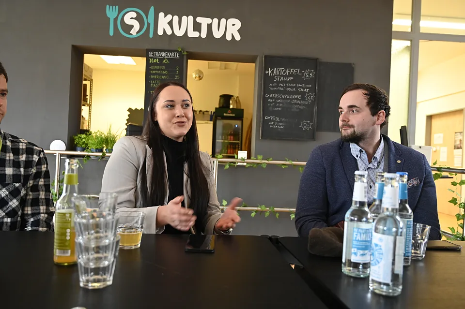 Darya Mazur und Roman Ohem. Foto: Senatspressestelle