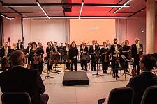 Tarmo Peltokoski konnte auf der Inaugurationsfeier den Gästen gleich sein Talent unter Beweis stellen. Foto: Winnie Schmitz