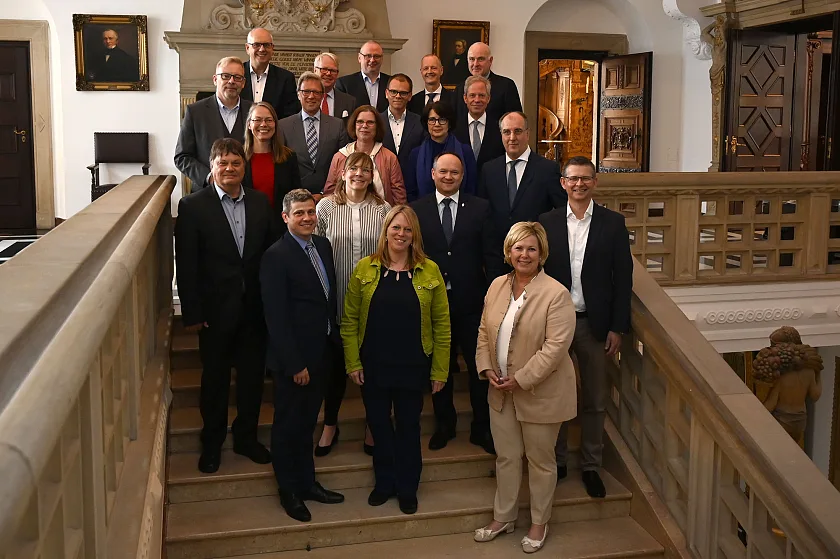 Der Senat und die Leitung des Handelskammer Bremen – IHK für Bremen und Bremerhaven vor der gemeinsamen Sitzung. Foto: Senatspressestelle